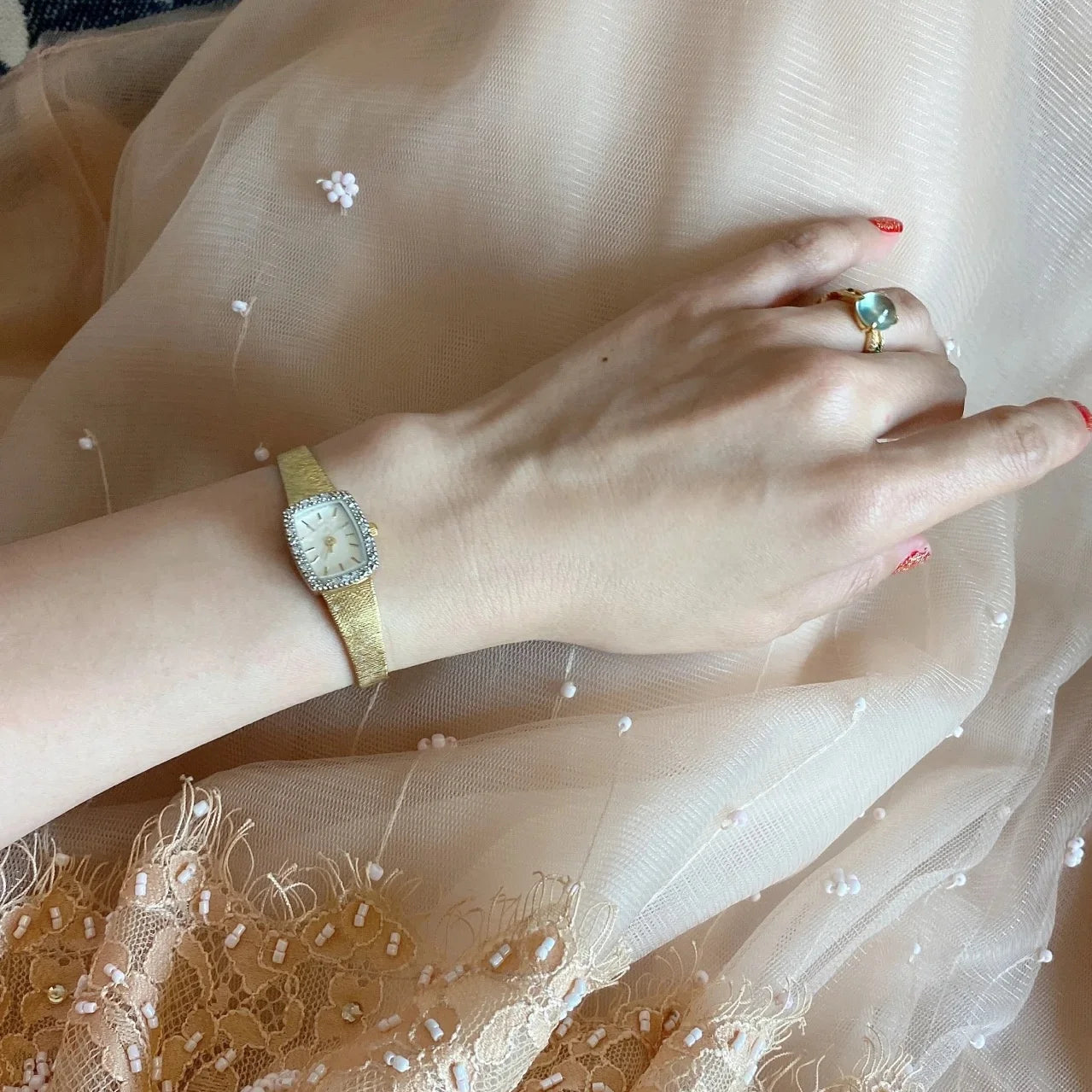 2024 New Women's Watch Medieval Diamond  Vintage Retro Luxury Elegance High Quartz  Retro Gold Clock