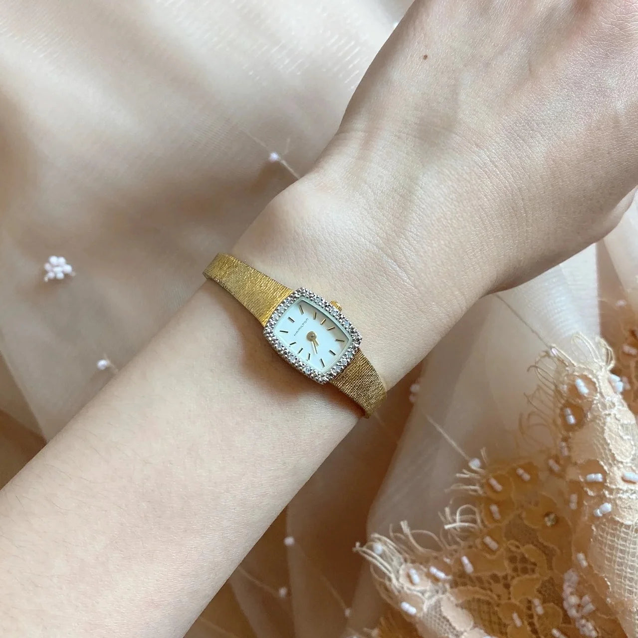 2024 New Women's Watch Medieval Diamond  Vintage Retro Luxury Elegance High Quartz  Retro Gold Clock
